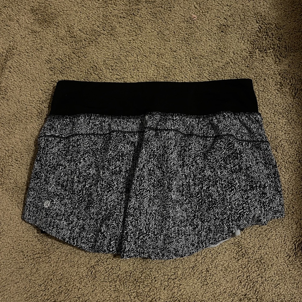 Black and white lululemon skirt